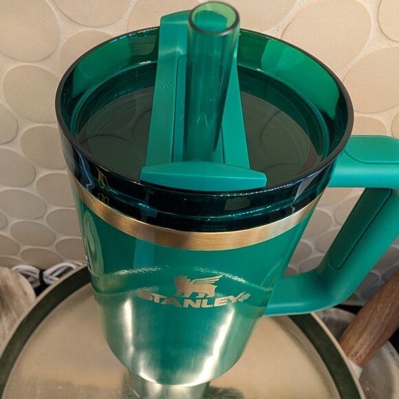 Stanley St Patricks Day Flowstate Quencher 40oz Shamrock Green Tumbler - Picture 3 of 4